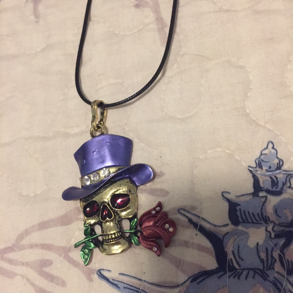 NWOT Purple Top Hat Skeleton Necklace